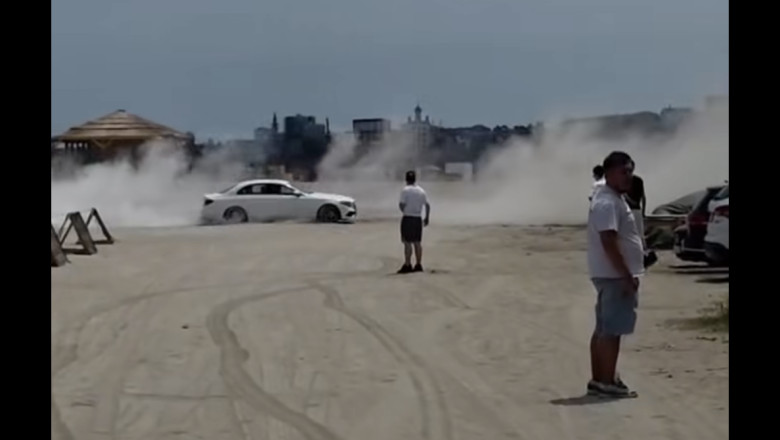 Drifturi pe plaja la Constanta. Ce amenda a primit un barbat care a intrat cu masina pe nisip VIDEO Imagine