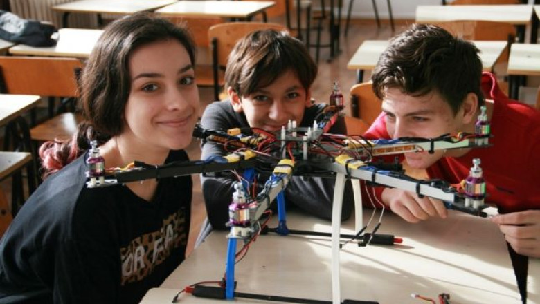 Drona inteligenta. Patru elevi din Eforie Sud au construit o drona care monitorizeaza incendiile Imagine