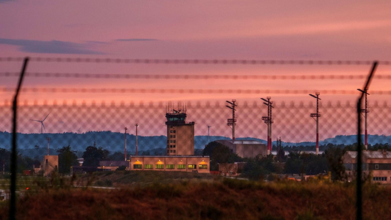 Drone neidentificate au fost observate deasupra bazei aeriene Ramstein si a unor obiective industriale din Germania Imagine