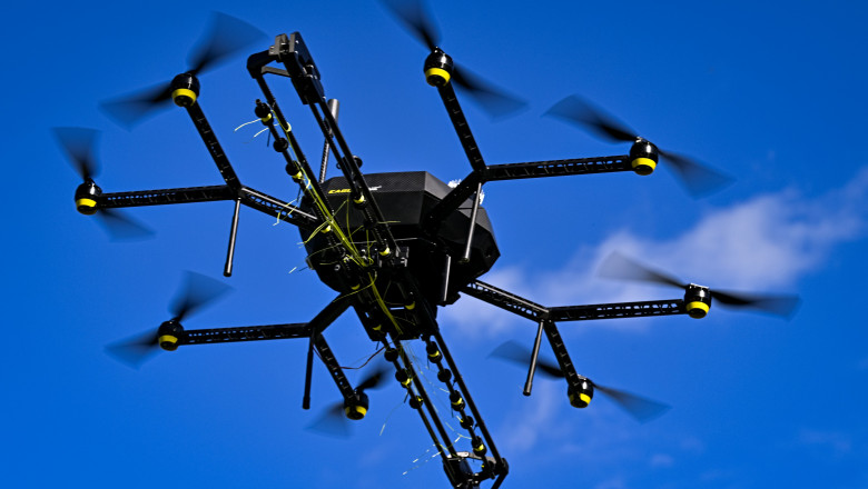 Drone neidentificate au fost reperate deasupra a trei baze aeriene din Marea Britanie. „Ne pastram dreptul de a proteja instalatia” Imagine