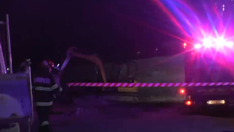 Drum fisurat langa un santier din Cluj-Napoca. Oamenii se tem de o alunecare de teren si cer solutii urgente Imagine