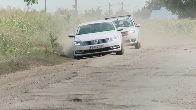 Drum judetean, ca dupa bombardament. DJ 251 H este plin de gropi si denivelari  Imagine