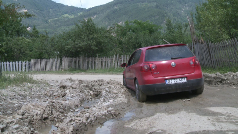 Drum judetean impracticabil. DJ 203K din Buzau este indicat turistilor prin GPS Imagine