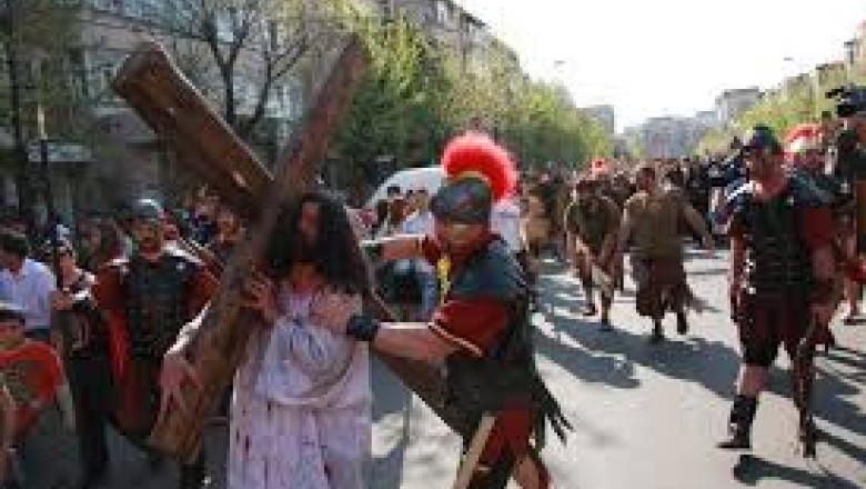 Drumul Crucii la Constanta.  80 de persoane au refacut scena biblica Imagine