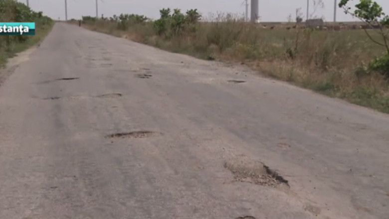 Drumul gropilor. DJ 226 Cogealac-Ramnicu de Jos nu a mai fost reparat de 8 ani  Imagine