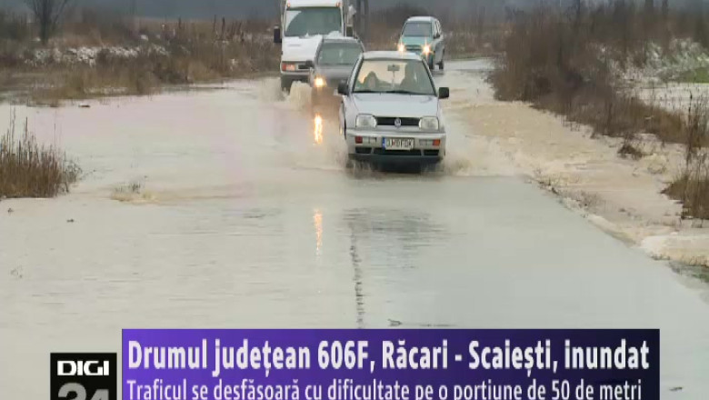 Drumul judetean 606F, Racari - Scaiesti, inundat. Traficul se desfasoara cu dificultate pe o portiune de 50 de metri Imagine