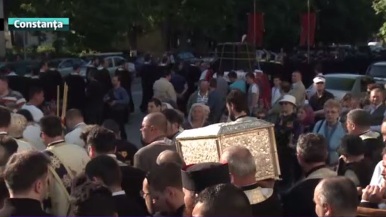 Drumul Sfintilor. Moastele Sfintilor Constantin si Elena, in procesiune Imagine
