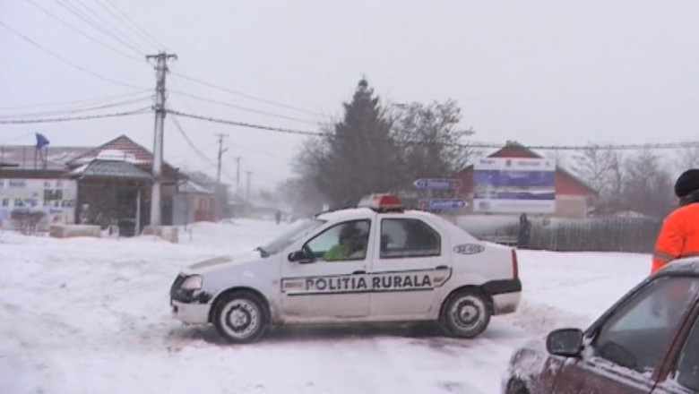 Drumuri blocate de zapezi in Bacau Imagine