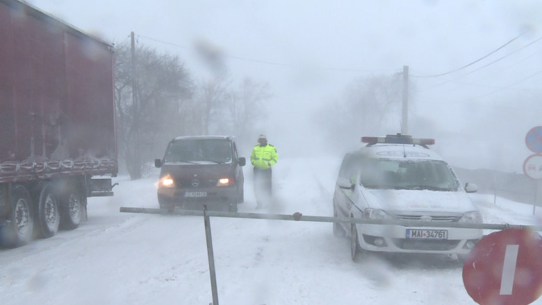 Drumuri blocate si localitati izolate in Constanta, Ialomita si Tulcea Imagine