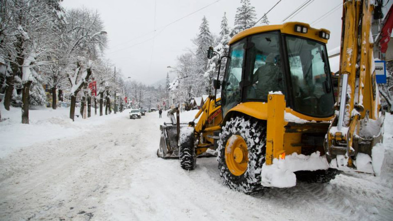 Drumuri inchise de viscol, deszapezire pe hartie. CNADNR a atribuit mai multe contracte prin negociere directa acum cateva zile Imagine