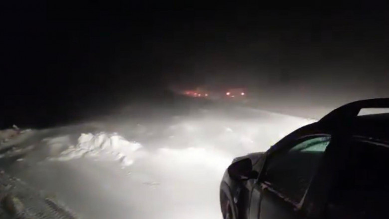 Drumuri inchise din cauza viscolului. Pe E85 nu se mai circula de la miezul noptii. Apel catre soferii blocati in zapada Imagine