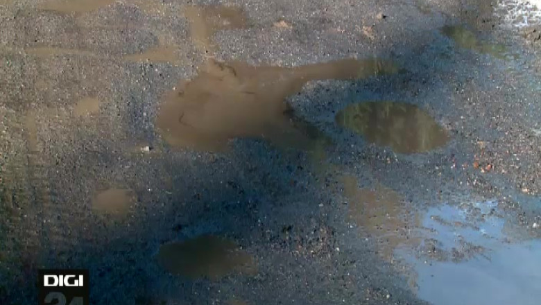 Drumurile nervilor tari. DN 7A spre statiunea Vidra si partia Transalpina, intr-o stare deplorabila   Imagine