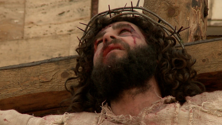 Dubla slujba, de Boboteaza. De la Catedrala Arhiepiscopala, preotii s-au mutat pe faleza  Imagine