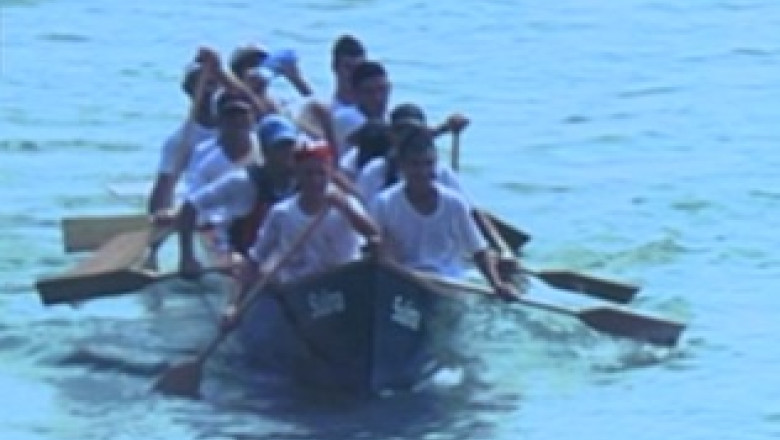 Duelul canotcilor pe Dunare. Echipe dinGalati si Braila au participat la o intrecere de traditie Imagine