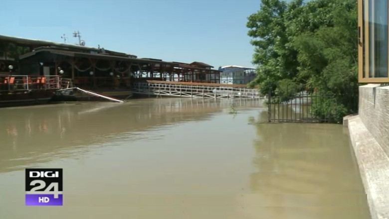 Dunarea, la debit aproape dublu fata de valorile normale. Fluviul depaseste cotele de inundatie in sapte puncte Imagine