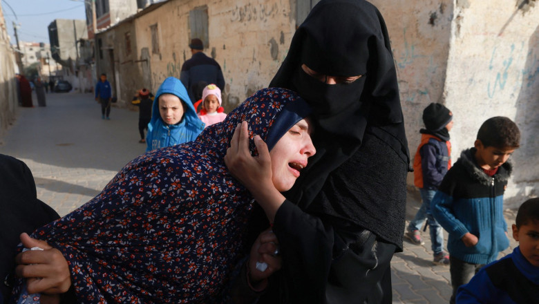 Dupa 10 ani de incercari, o femeie palestiniana a avut gemeni. O lovitura israeliana i-a ucis pe amandoi sambata seara Imagine
