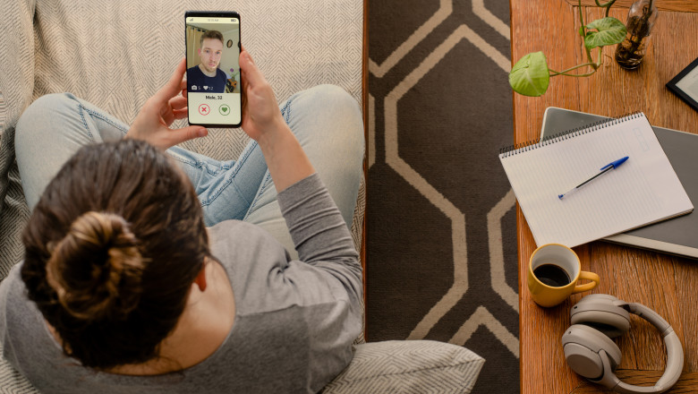 Dupa 12 ani, o femeie a aflat cine era de fapt iubitul ei de pe internet. S-a dus direct la politie Imagine