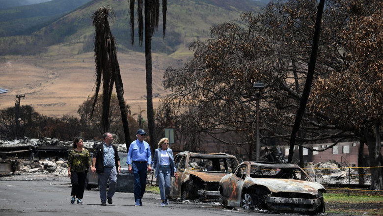 Dupa 13 zile de la tragedia secolului, Joe Biden a vizitat Maui. A refuzat sa raspunda la o intrebare si si-a atras noi critici Imagine