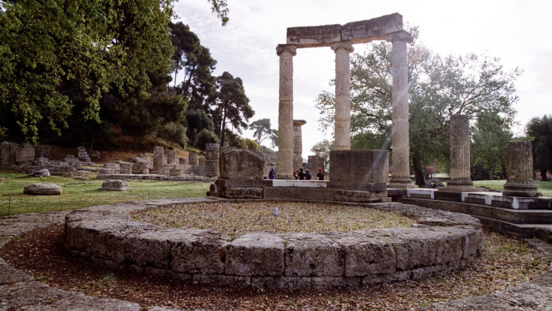 Dupa ce a furat acum 50 de ani o bucata dintr-o coloana antica din Olympia, o femeie a decis sa restituie Greciei artefactul Imagine