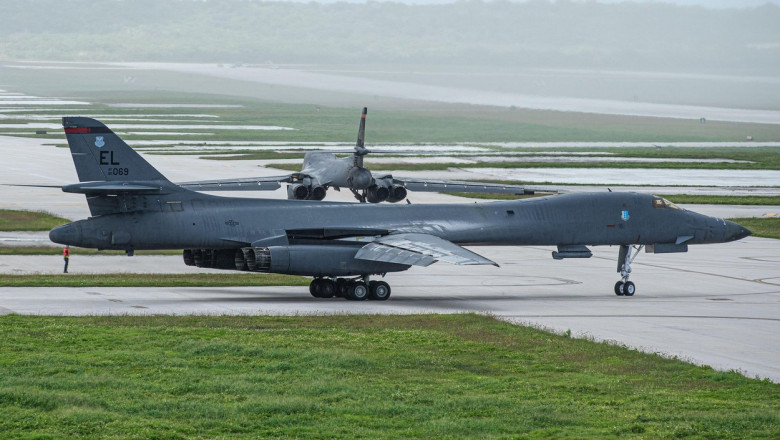 Dupa ce Kim a ridicat 180 de aeronave de razboi, SUA trimite bombardierul B-1B la exercitiile aeriene din Coreea de Sud Imagine