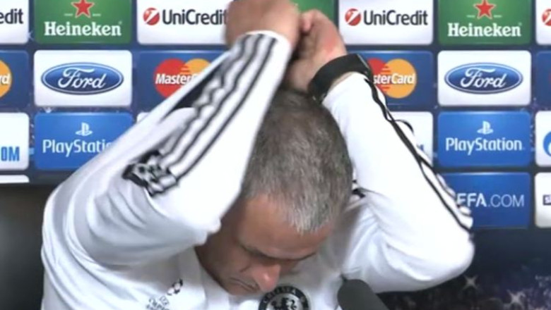 Dupa ce l-a exasperat pe translator cu debitul verbal, Jose Mourinho i-a facut cadou tricoul pe care il purta Imagine