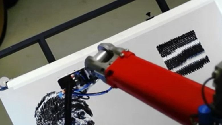 E-David, robotul care este proiectat sa picteze Imagine