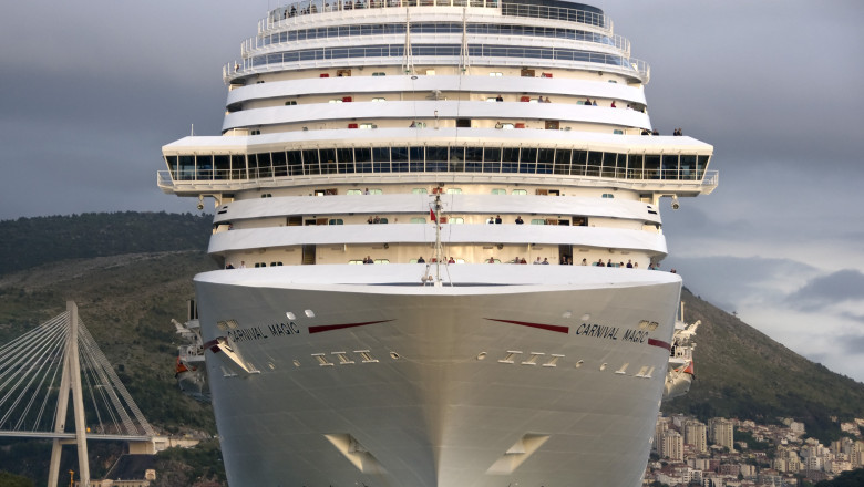 Ebola starneste panica. Doua tari au refuzat acostarea unui vas de croaziera pe care se afla o asistenta medicala din Texas Imagine