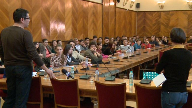 Echipa Digi24 i-a provocat pe tinerii din Iasi la o discutie despre jurnalism Imagine