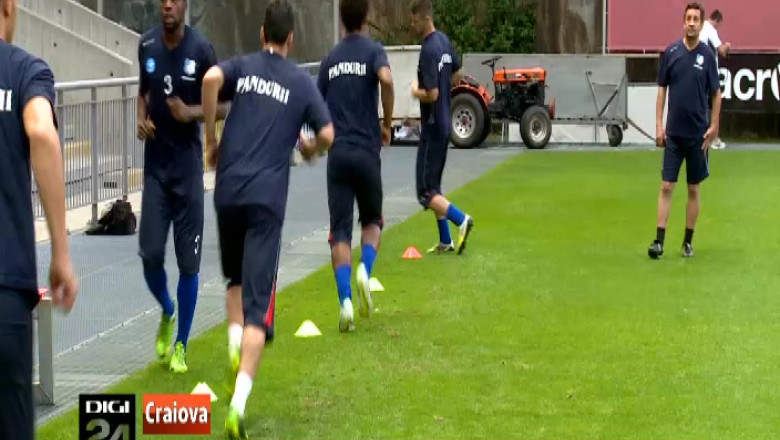 Echipa Pandurii Tg. Jiu, sustinuta si de suporterii rivalelor   Imagine