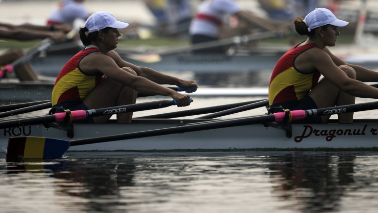 Echipajul feminin al Romaniei de dublu rame fara carmaci, medalie de argint la CM de canotaj Imagine