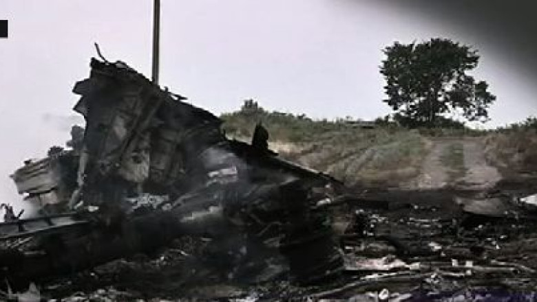 Echipe de anchetatori din SUA si Olanda vor investiga, la fata locului, cauzele prabusirii avionului malaezian Imagine