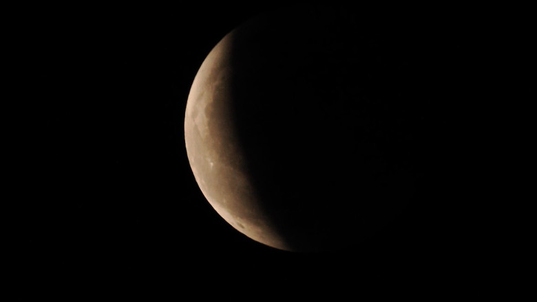 Eclipsa partiala de Luna in noaptea de sambata spre duminica. Fenomenul astronomic va fi vizibil din Romania Imagine