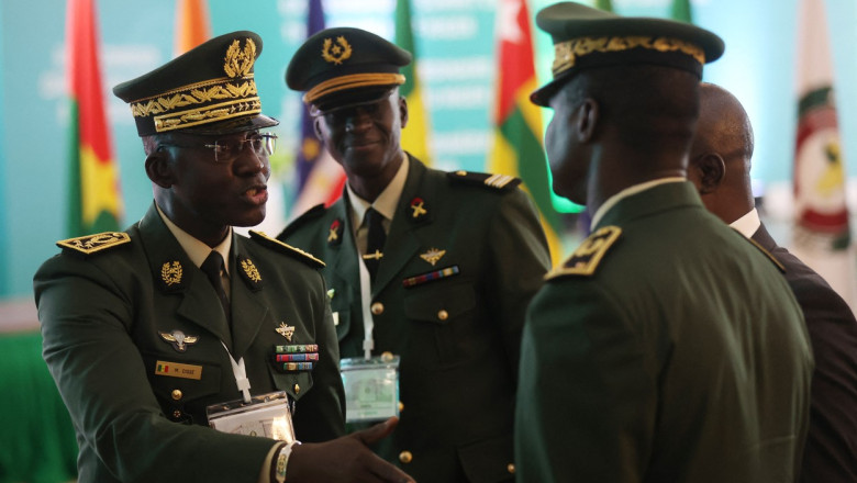 ECOWAS desfasoara o forta militara pentru inteventia in Niger. Liderii juntei ameninta ca-l omoara pe presedintele captiv Imagine