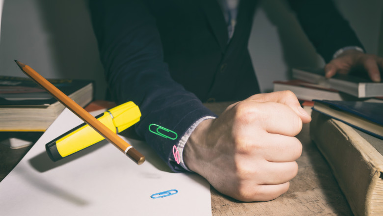 Educatie cu pumnul. Un elev din Ploiesti a ajuns la spital, dupa ce ar fi fost lovit de un profesor in timpul orei Imagine