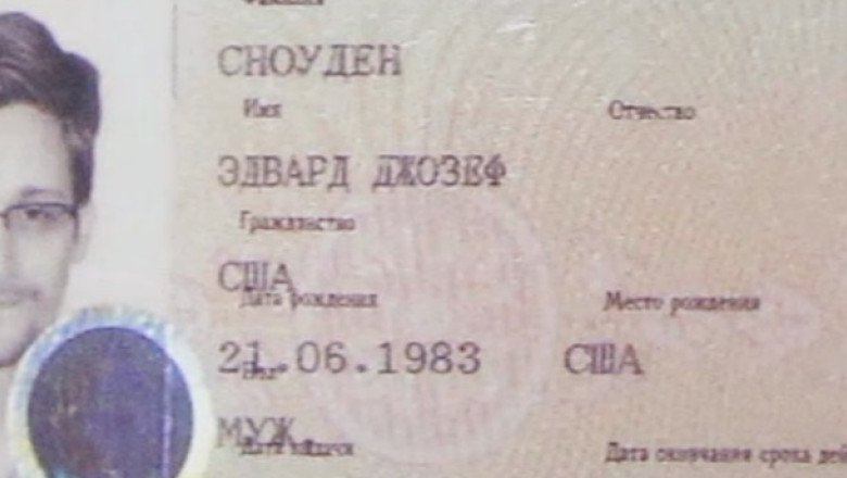 Edward Snowden mai sta trei ani in Rusia Imagine