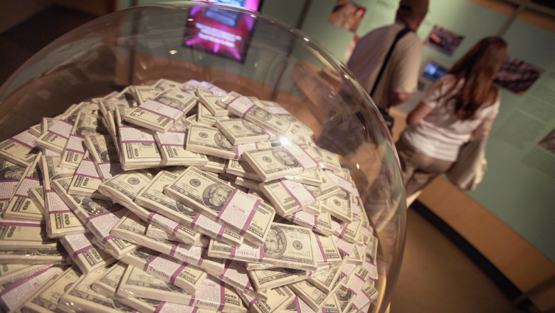 Efectele aprecierii dolarului. Ce marfuri s-ar putea scumpi si cand Imagine