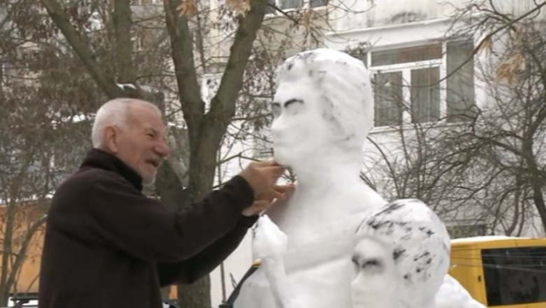 Efemer si rece. Un galatean a facut un bust de zapada al lui Mihai Eminescu Imagine