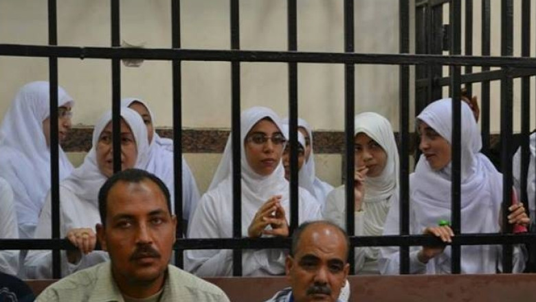 Egipt: Ani grei de inchisoare pentru 21 de tinere sustinatoare ale fostului presedinte Mohamed Morsi. Sapte dintre ele sunt minore Imagine