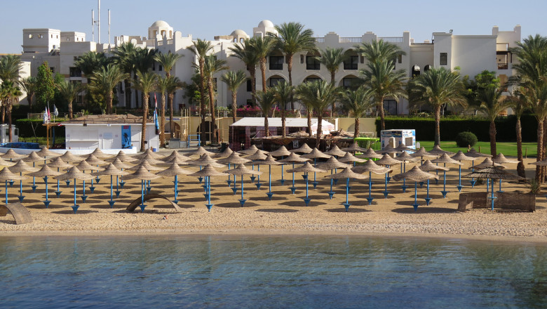 Egiptul inchide plajele de la Marea Rosie dupa ce o femeie a fost ucisa de un rechin Imagine