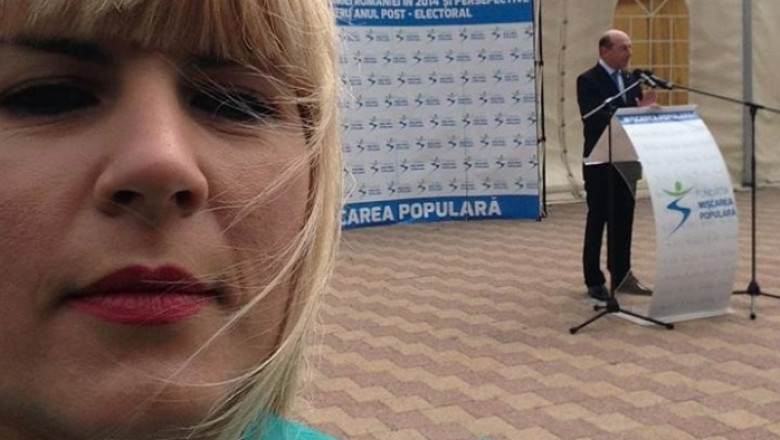 Elena Udrea, "selfie" cu Traian Basescu in cadru Imagine