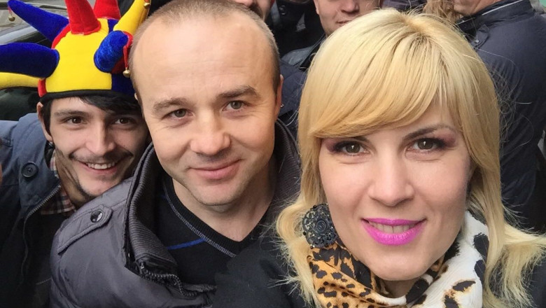 Elena Udrea, „selfie” din Paris, la coada la vot Imagine