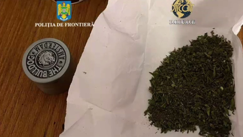 Elev arestat dupa ce a fost prins ca vindea droguri colegilor sai Imagine