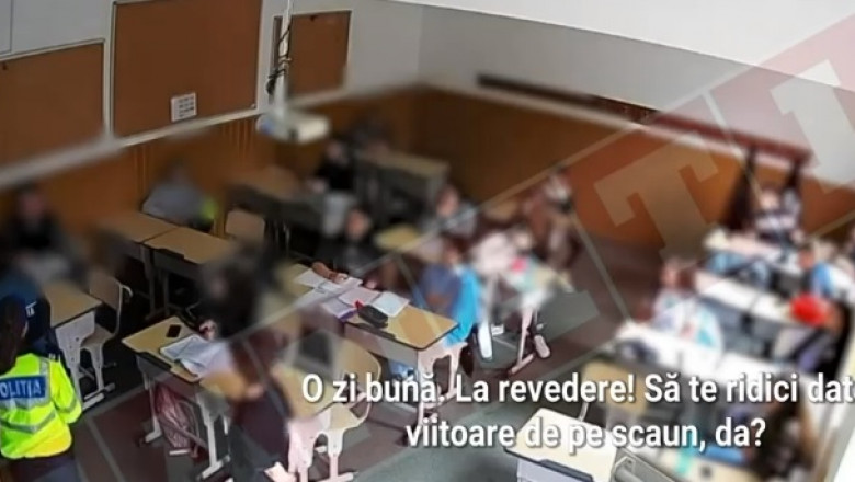Elevi perchezitionati de politisti chiar in sala de curs. Scandal si ancheta dupa ce au aparut imaginile de pe camerele video Imagine