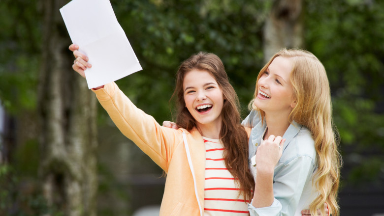 Elevii de 10 la examenele nationale din acest an ar urma sa fie premiati. Sumele propuse de Ministerul Educatiei se ridica la 5.000 lei Imagine