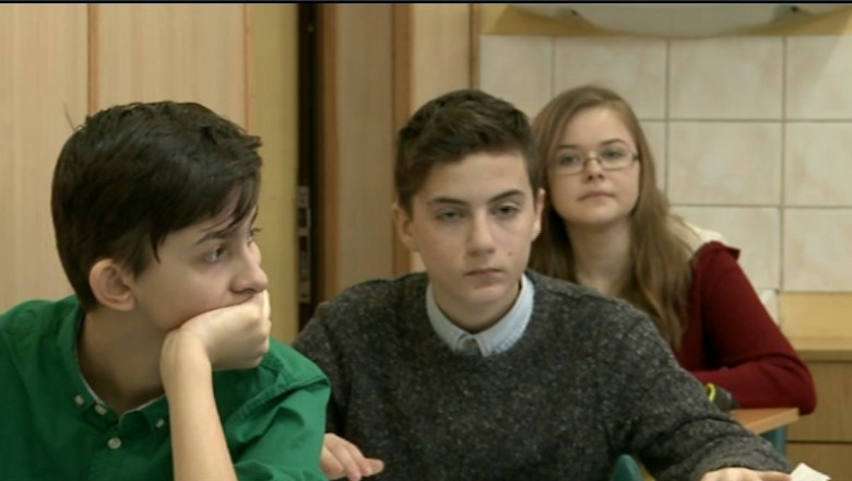 Elevii din familiile sarace vor primi rechizite din partea Arhiepiscopiei Bucurestilor Imagine