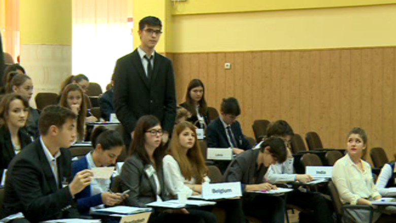 Elevii din Iasi au cautat solutii la problemele mari ale omenirii Imagine