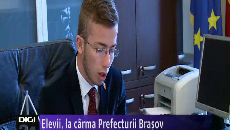 Elevii, la carma Prefecturii Brasov Imagine