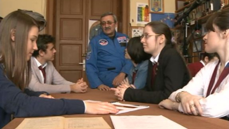 Elevii premiati de NASA au fost invitati sa-si prezinte proiectele Imagine