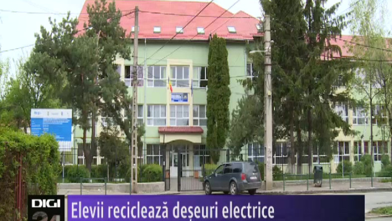Elevii recicleaza deseuri electrice Imagine