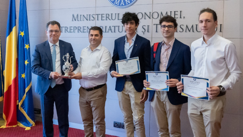 Elevii romani au castigat locul I la cea mai mare competitie de stiinta si tehnologie din lume Imagine
